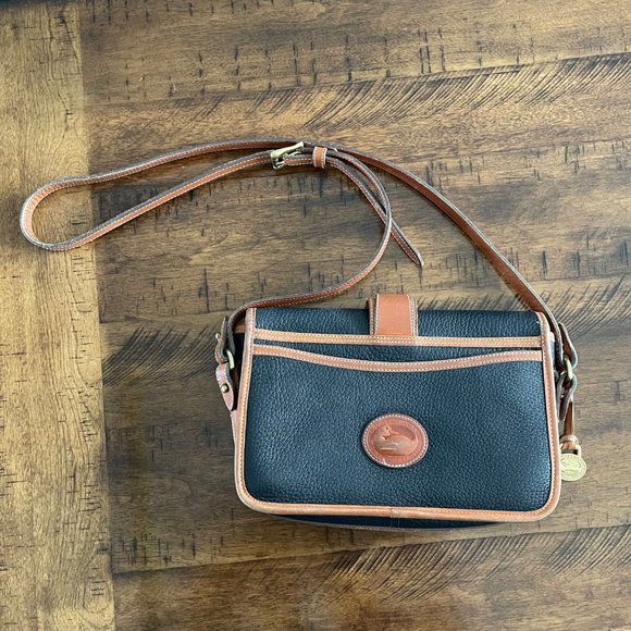 Dooney and Bourke Vintage Flap Black Brown Leather Adjustable Crossbody Bag - Picture 2 of 13